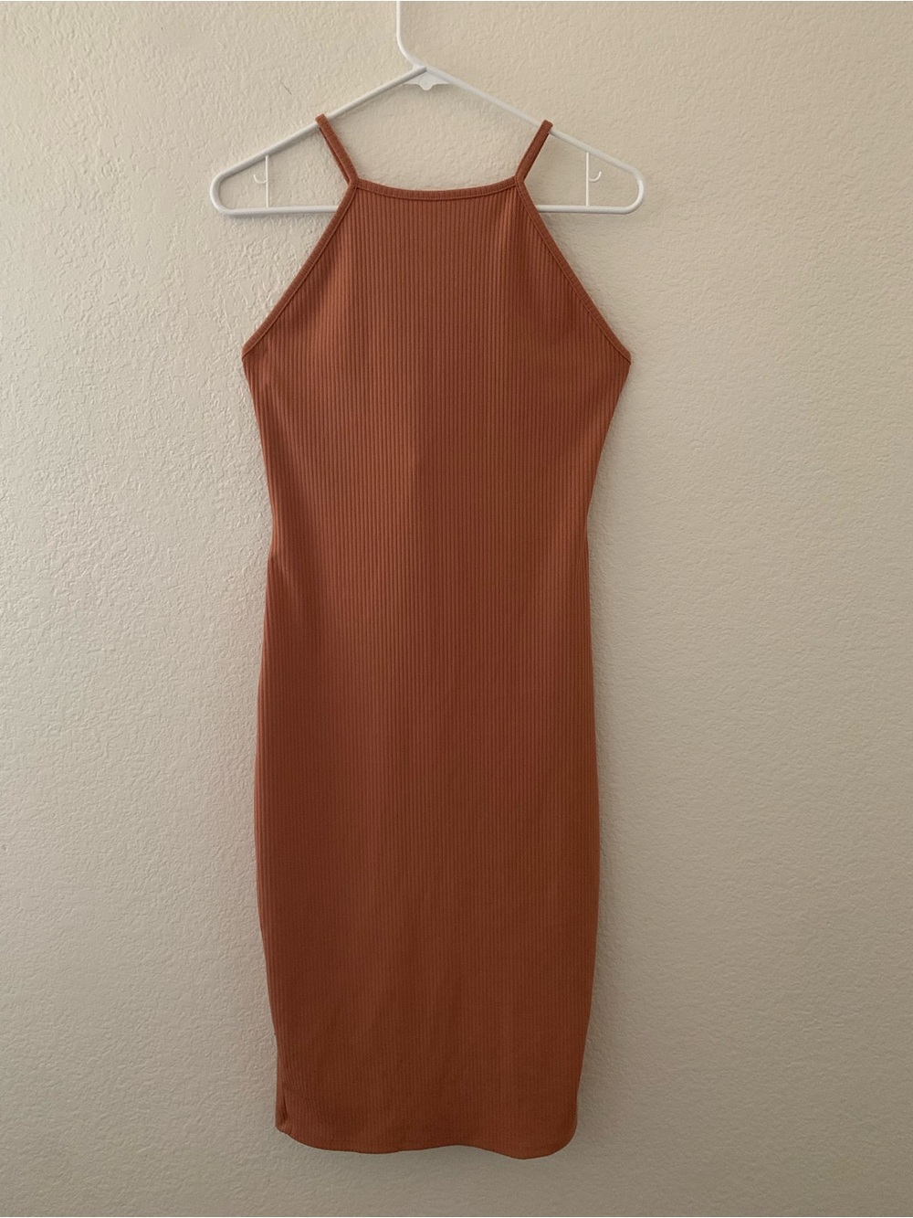 IRIS Rust Orange Ribbed Halter Midi Dress Size Large Bodycon Knit Back Slit